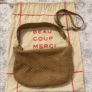 Clare V Moyen Messenger